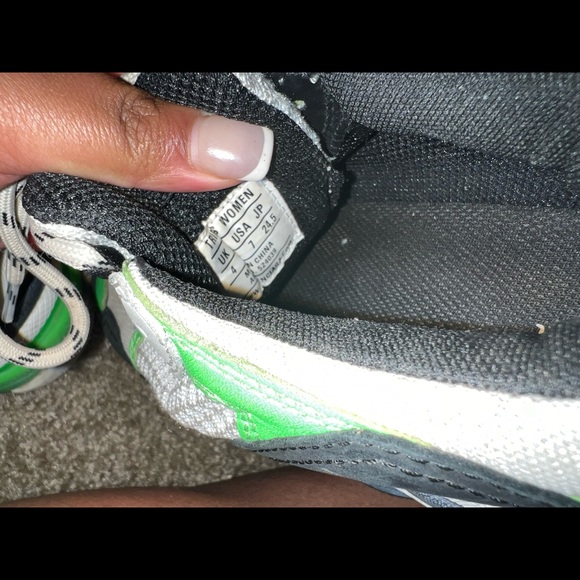 Balenciaga Triple S (AUTHENTIC) - Picture 4 of 5